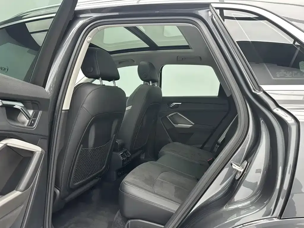 Audi Q3 2023 из CN, фото 6