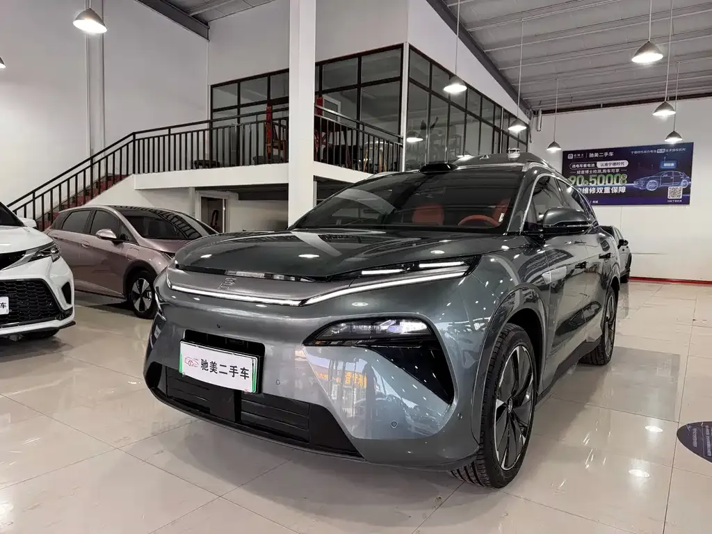 BYD Tang L — фото 1