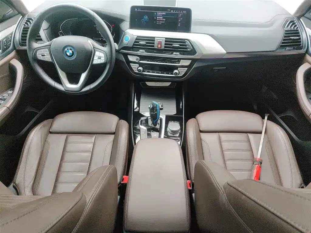 BMW iX3 — фото 9