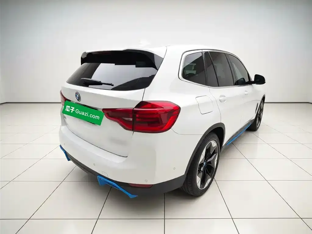 BMW iX3 — фото 2
