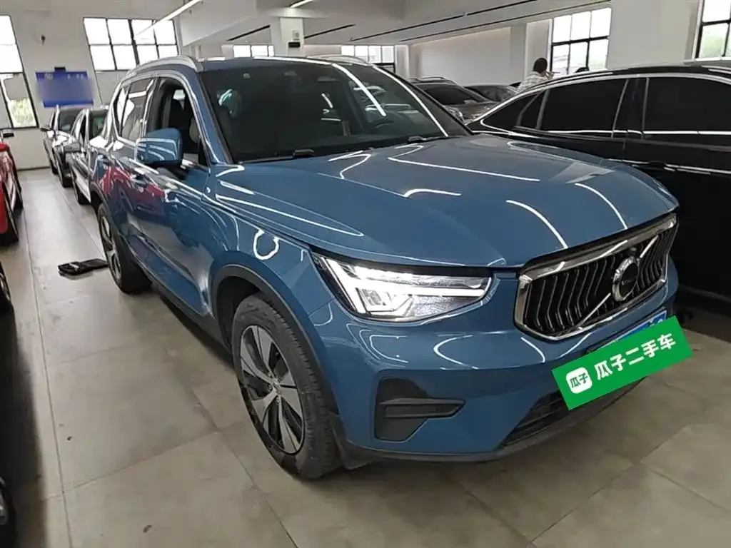 Volvo XC40 — фото 8