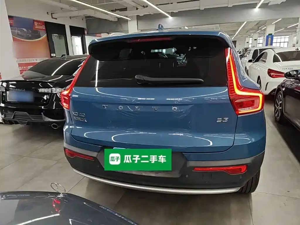 Volvo XC40 — фото 10