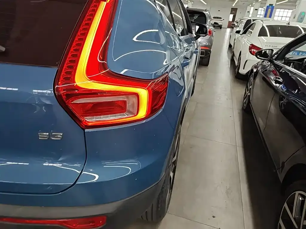 Volvo XC40 — фото 4