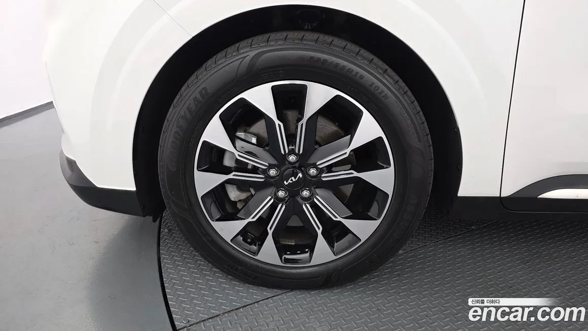 Kia Carnival — фото 10