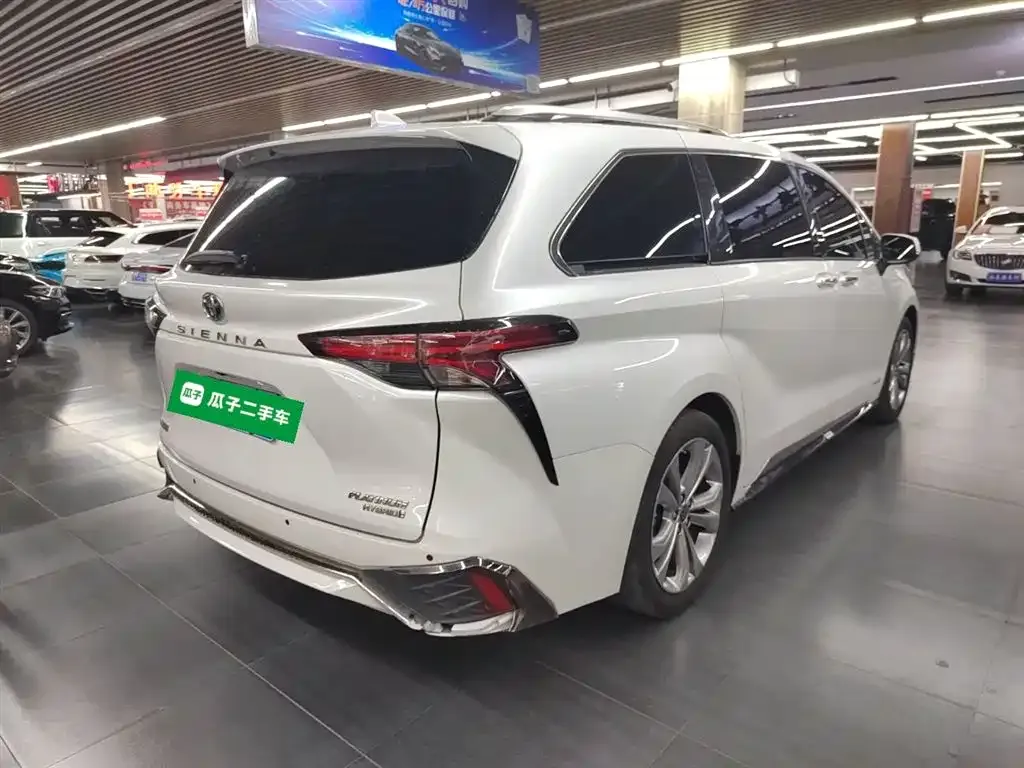Toyota Sienna — фото 6