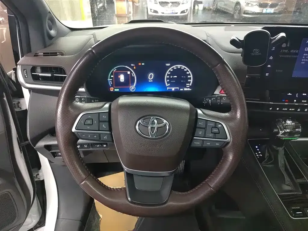 Toyota Sienna — фото 9