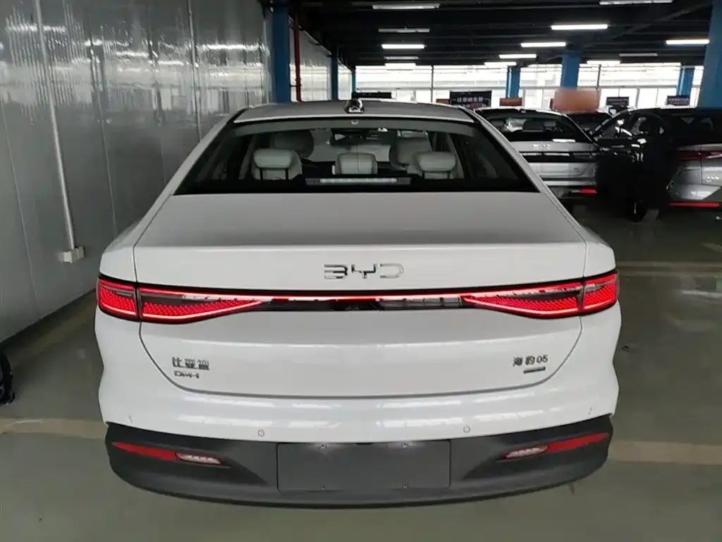 BYD Seal 05 DM-i — фото 7