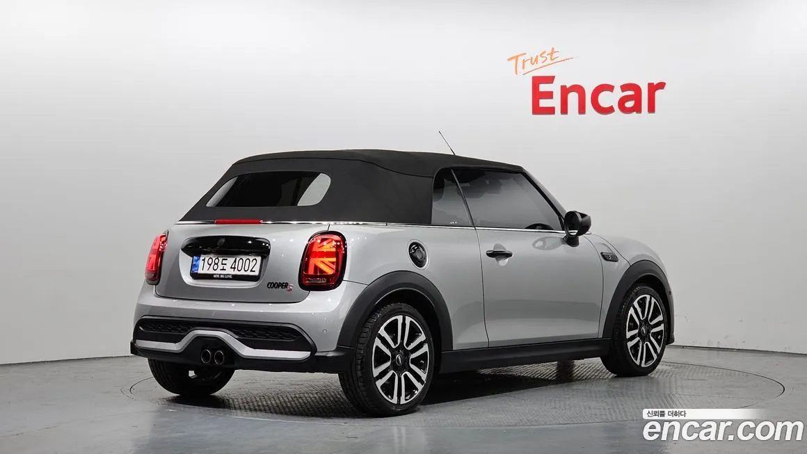 Mini Cooper Convertible 2024 из KR, фото 2