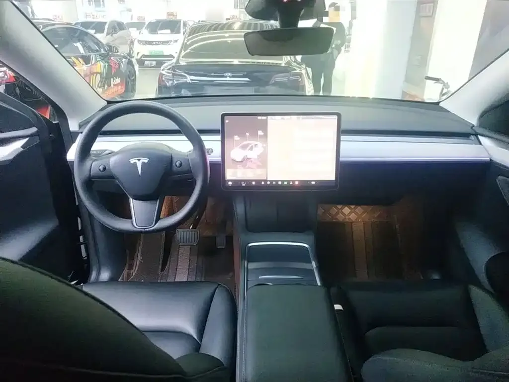 Tesla Model Y — фото 8