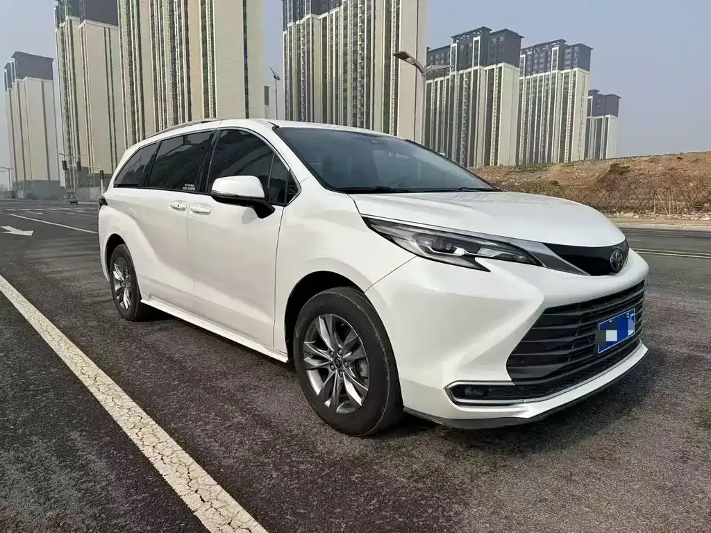 Toyota Sienna — фото 4