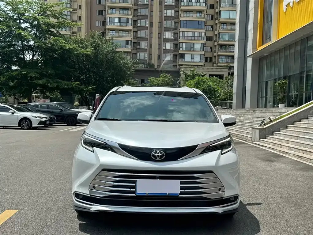 Toyota Sienna — фото 8