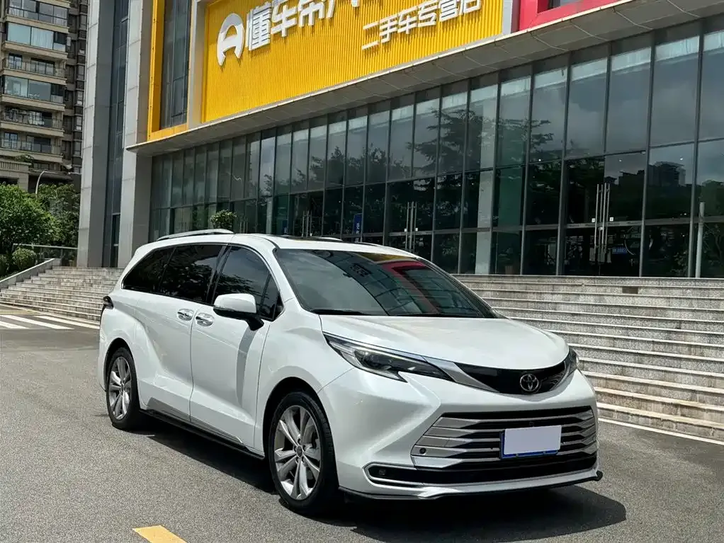 Toyota Sienna — фото 7