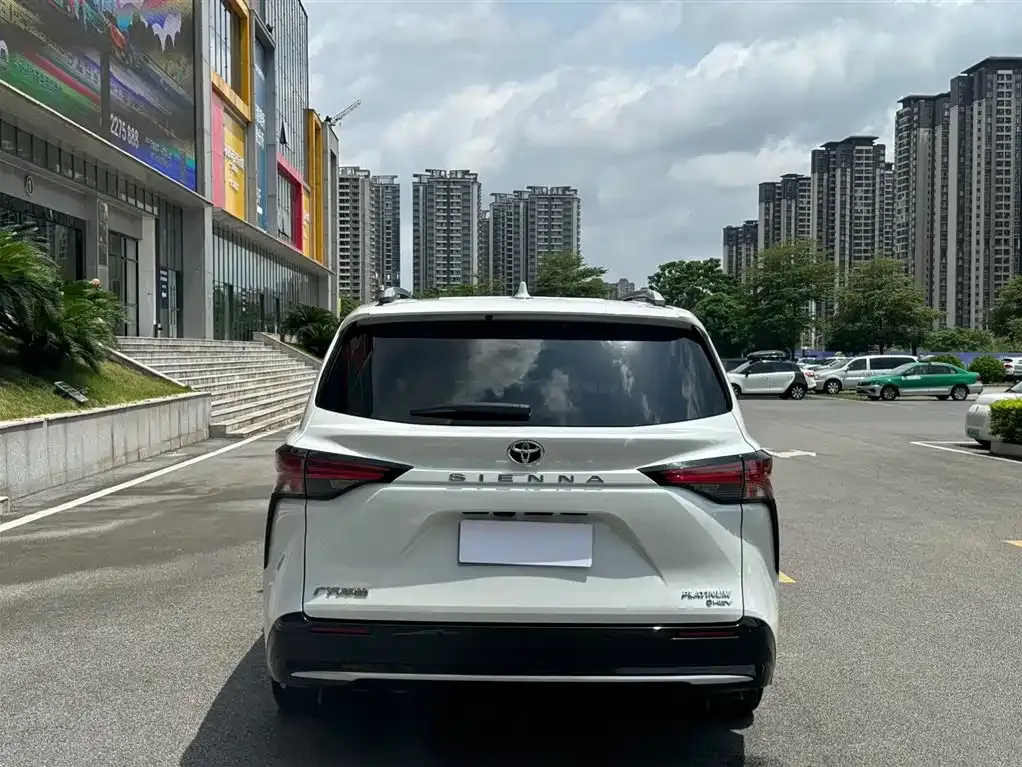 Toyota Sienna — фото 4