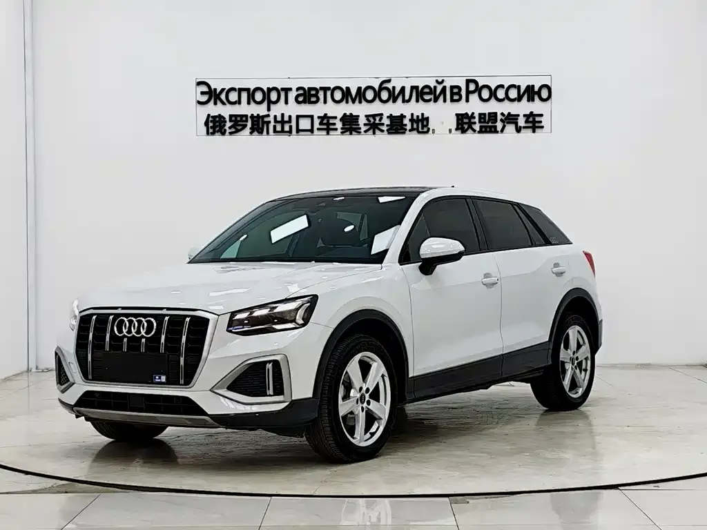 Audi Q2L — фото 1