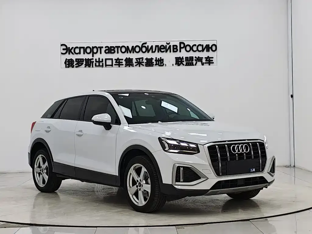 Audi Q2L — фото 10
