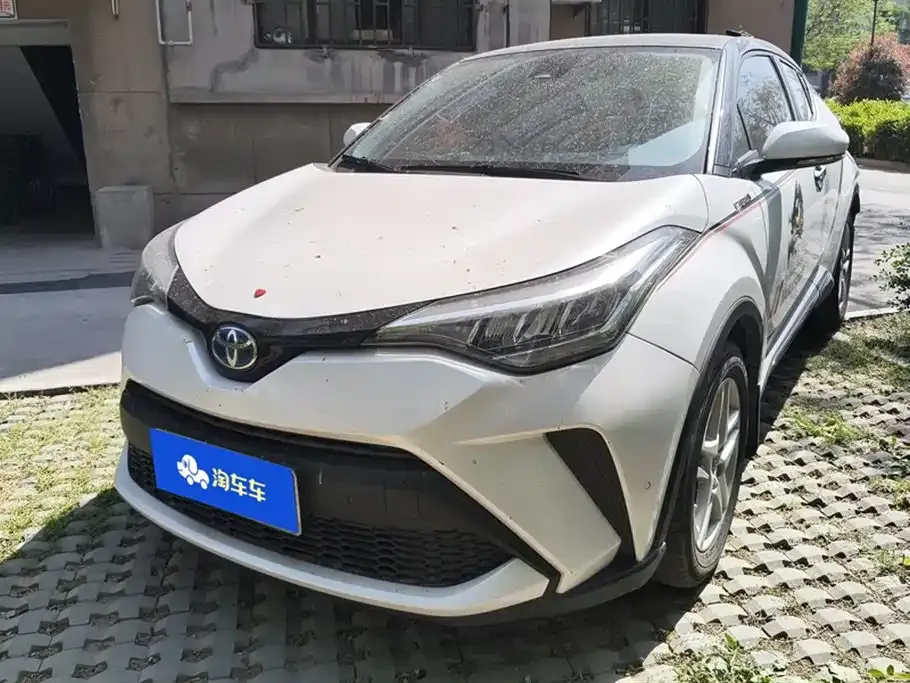 Toyota C-HR — фото 1