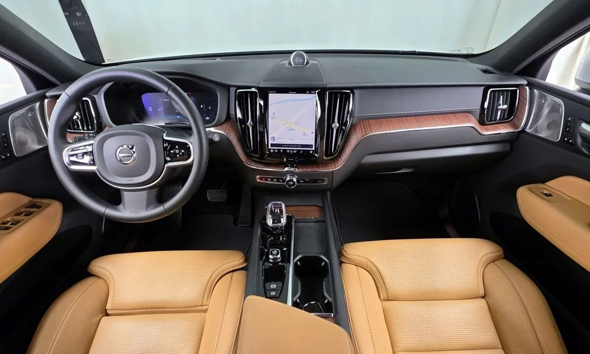 Volvo XC60 — фото 10