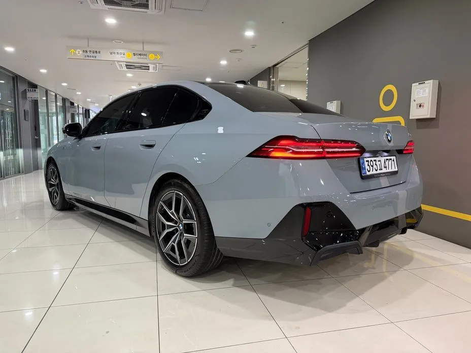 BMW 5-Series 2024 из KR, фото 8