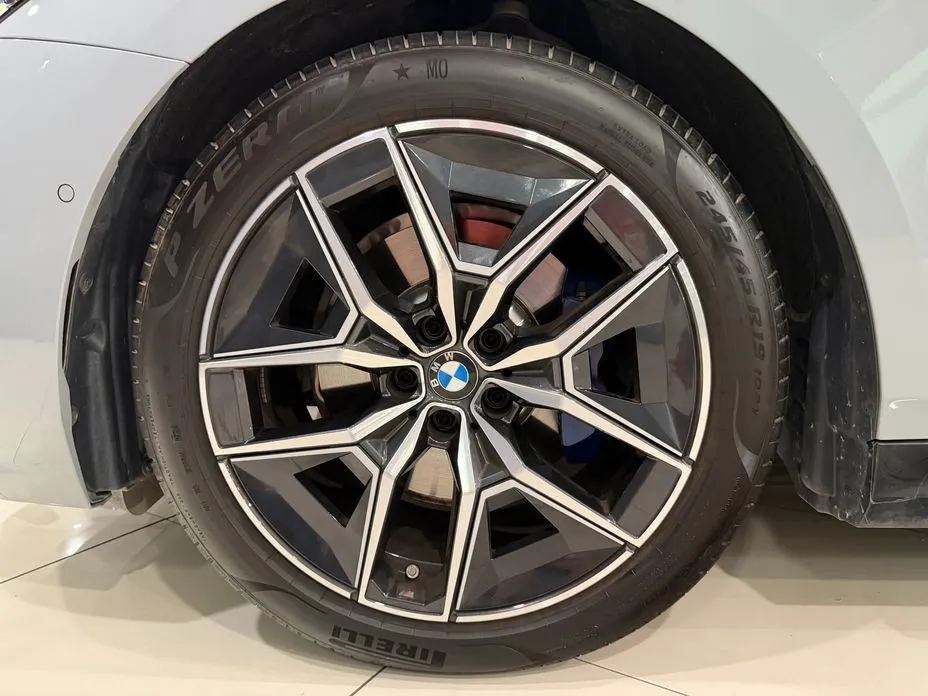 BMW 5-Series 2024 из KR, фото 10