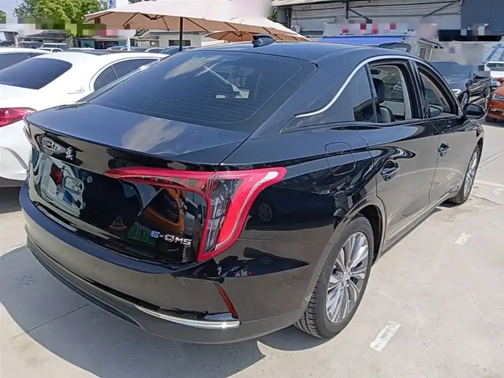 Hongqi E-QM5 — фото 10
