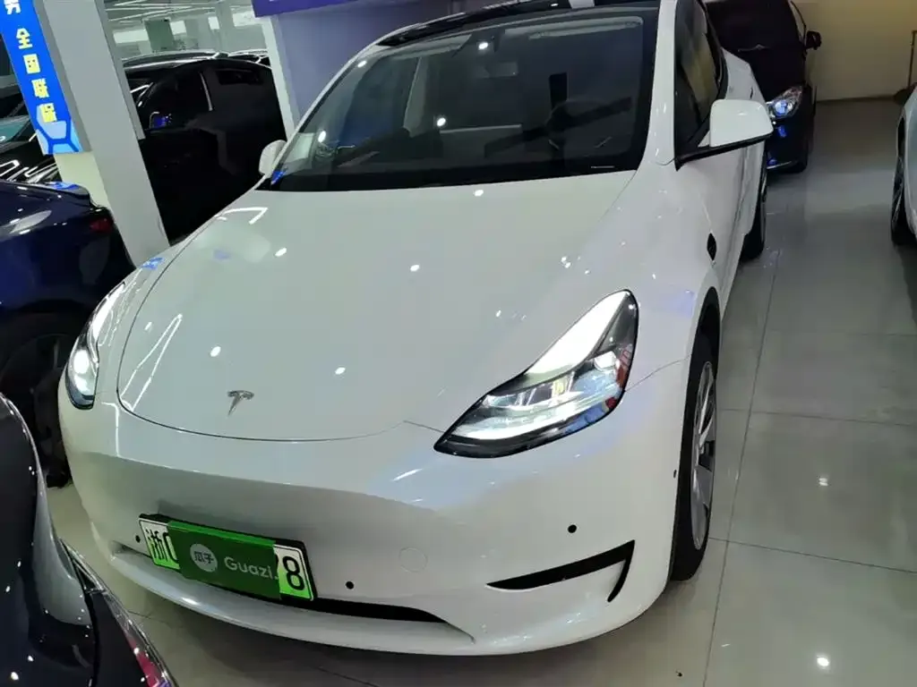 Tesla Model Y — фото 10