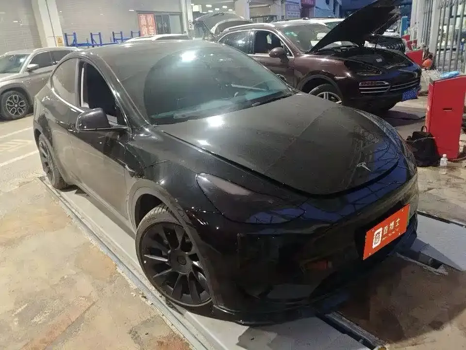 Tesla Model Y — фото 5