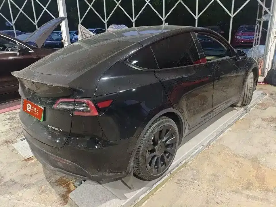 Tesla Model Y — фото 8