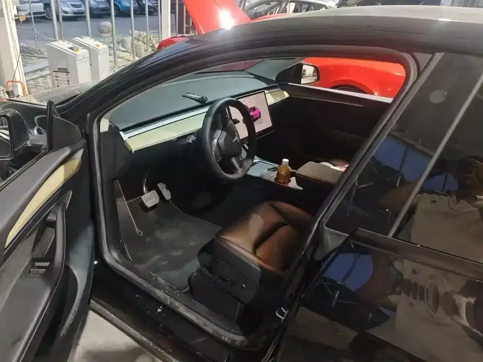 Tesla Model Y — фото 4