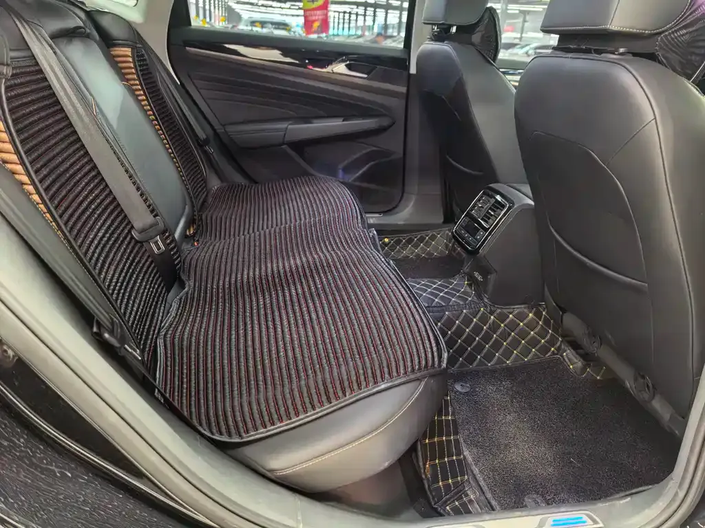 Volkswagen Passat New Energy 2021 из CN, фото 2