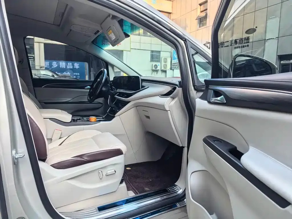 Buick GL8 2022 из CN, фото 6