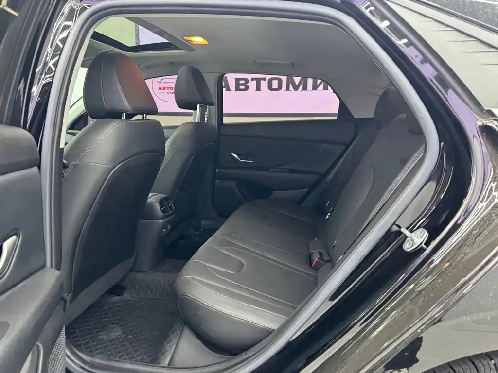 Hyundai Elantra — фото 3