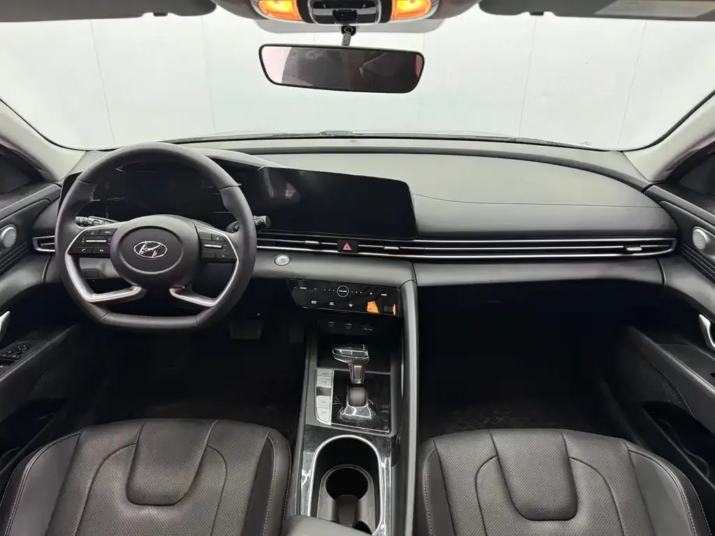 Hyundai Elantra — фото 6