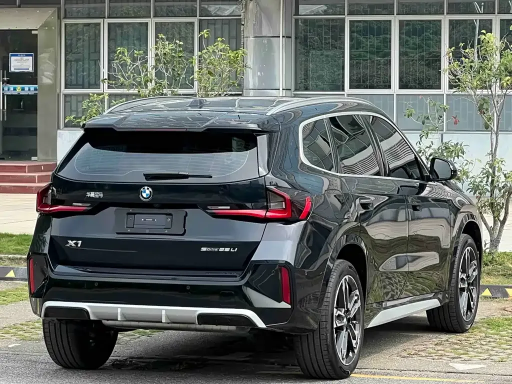 BMW X1 — фото 5