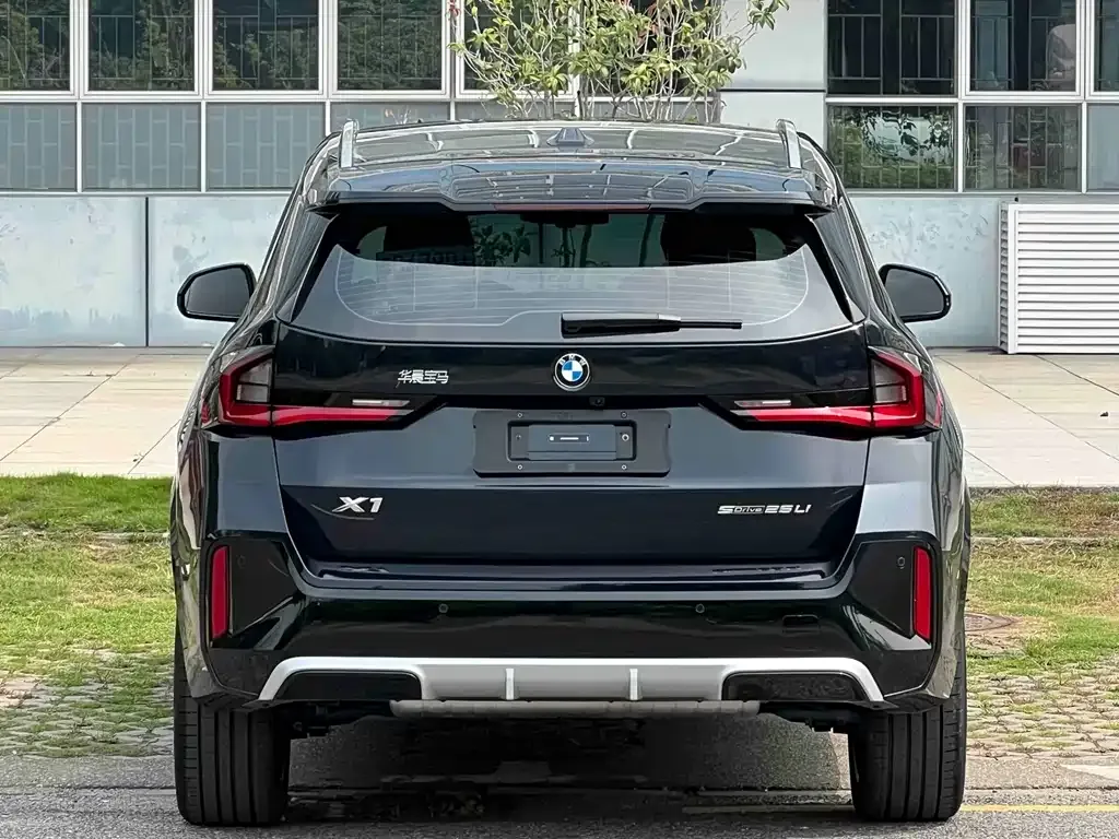 BMW X1 — фото 9