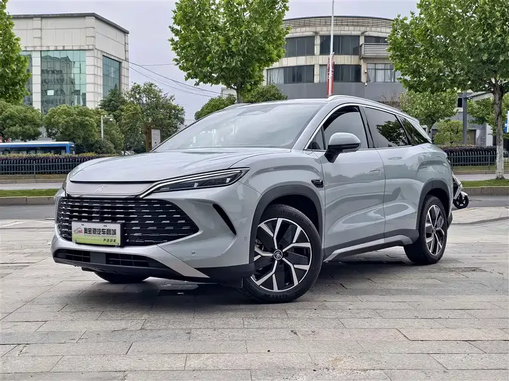 BYD L DM-i — фото 1