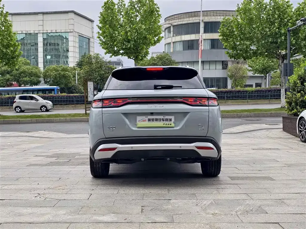 BYD L DM-i — фото 10