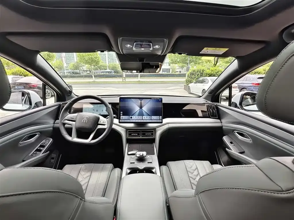 BYD L DM-i — фото 2