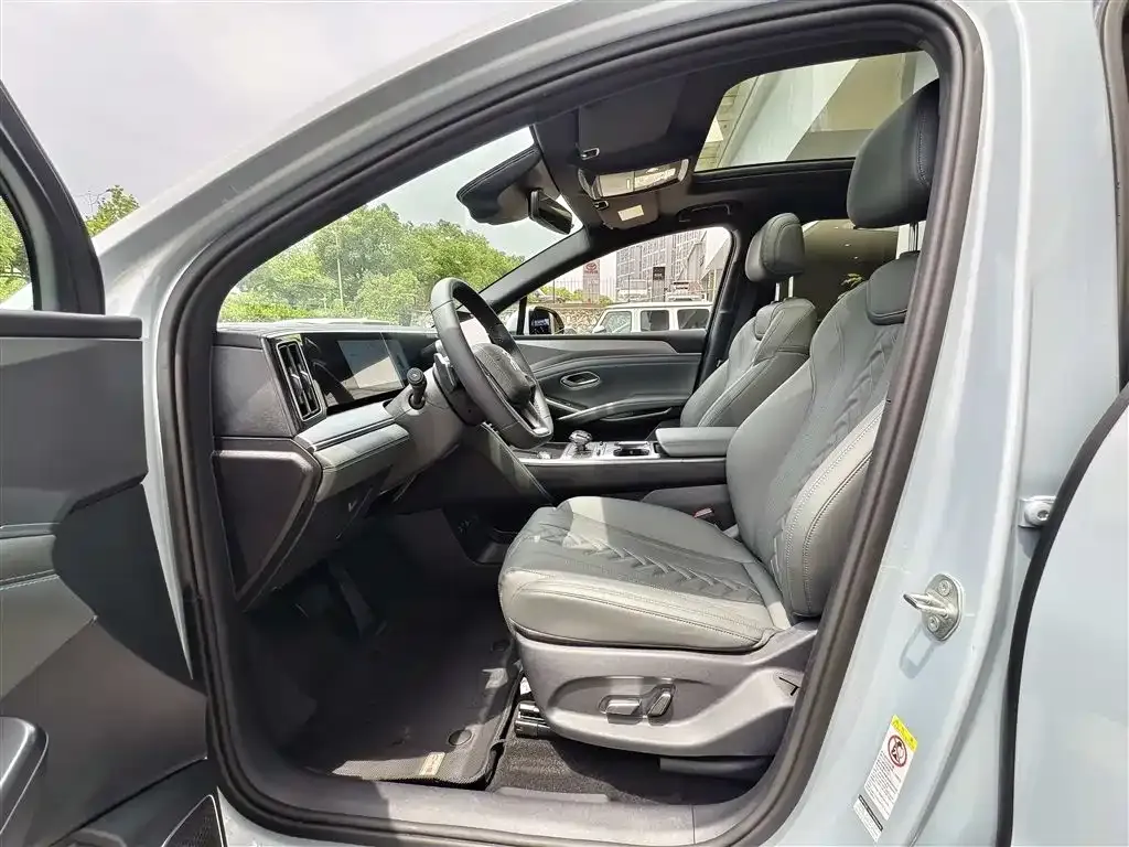 BYD L DM-i — фото 4