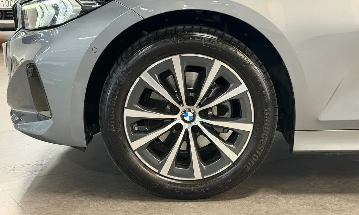 BMW 3-Series 2024 из KR, фото 6