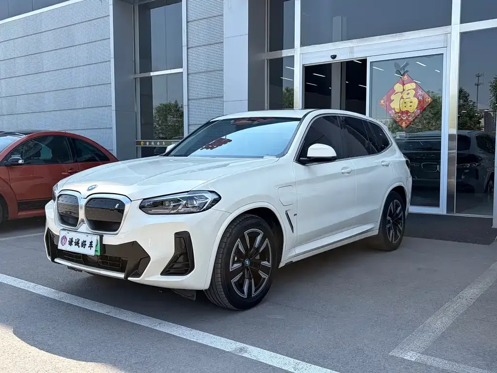BMW iX3 — фото 1