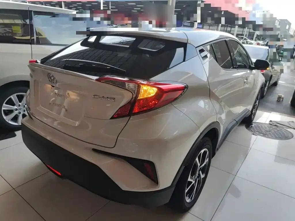 Toyota C-HR — фото 9