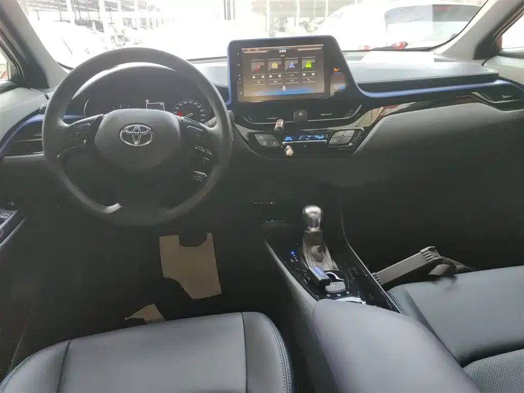 Toyota C-HR — фото 8