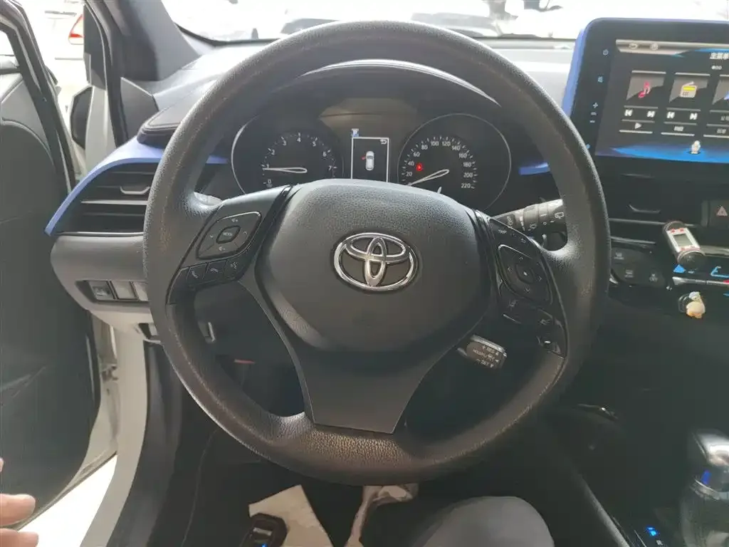 Toyota C-HR — фото 3
