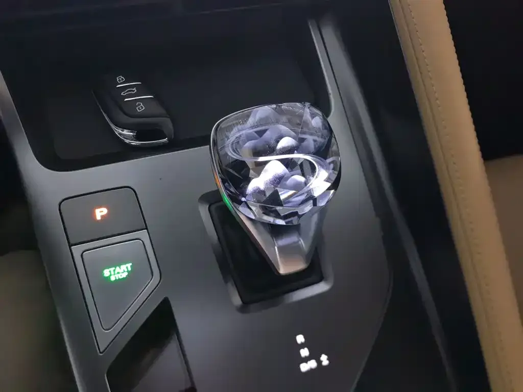 Roewe RX5 2025 из CN, фото 6