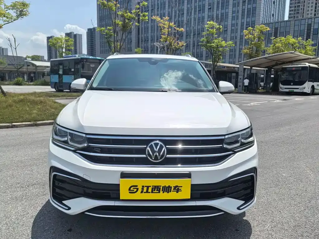 Volkswagen Tiguan L — фото 3