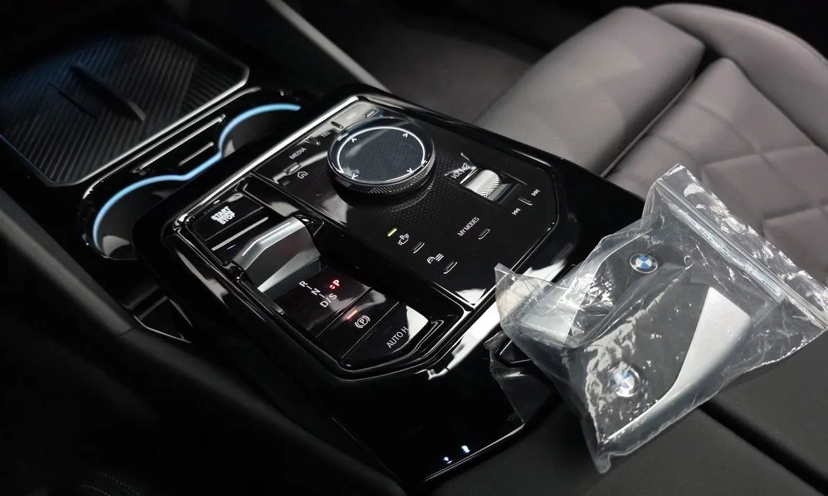 BMW 5-Series 2025 из KR, фото 7