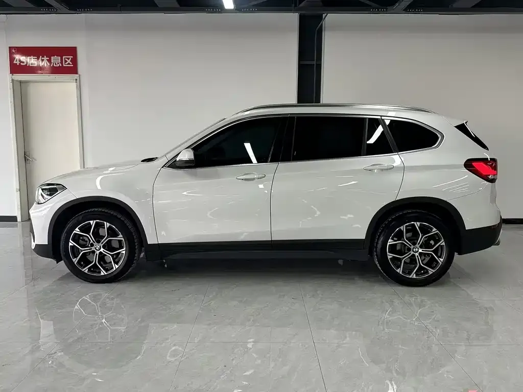 BMW X1 — фото 9