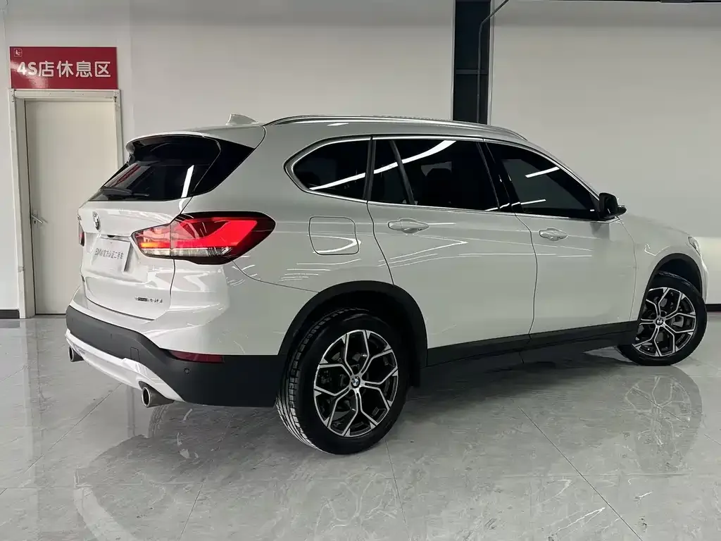 BMW X1 — фото 5