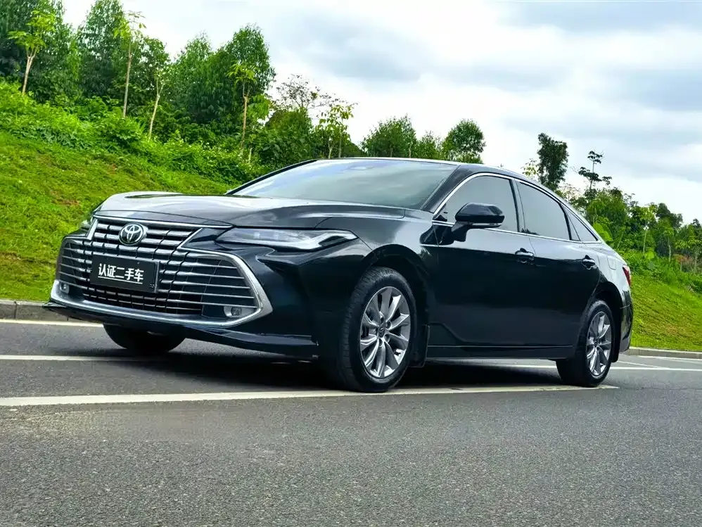 Toyota Avalon — фото 1