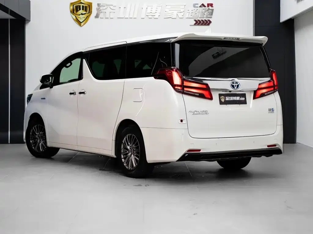 Toyota Alphard — фото 2